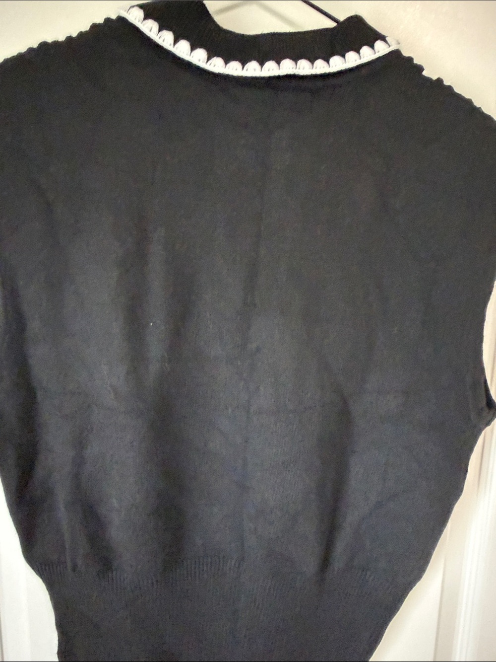 Commense Black Knit Sleeveless V-Neck Vest with White Scalloped Trim - Picture 5 of 5